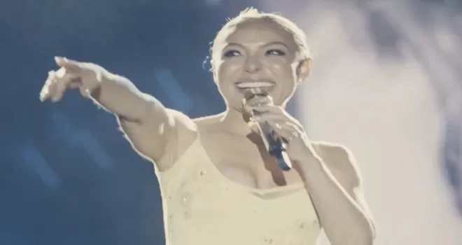 Ziynet Sali’den Kıbrıs’ta bayram coşkusu... Yeni şarkısını ilk kez seslendirdi